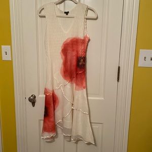 Preowned dressy woman dress in like new condition.